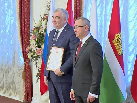 24 жителя Калужской области получили награды из рук губернатора