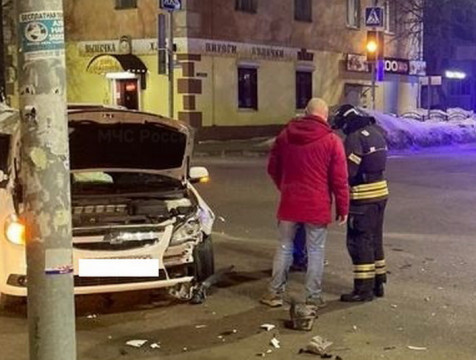 Два Chevrolet столкнулись на Плеханова в Калуге