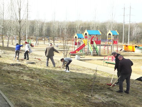 Единый день санитарной уборки города решили провести в Кирове