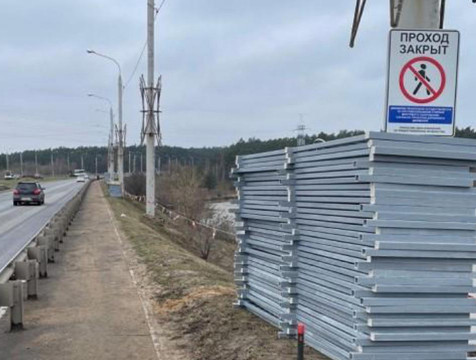 В Калуге меняют пешеходные ограждения в районе Гагаринского моста