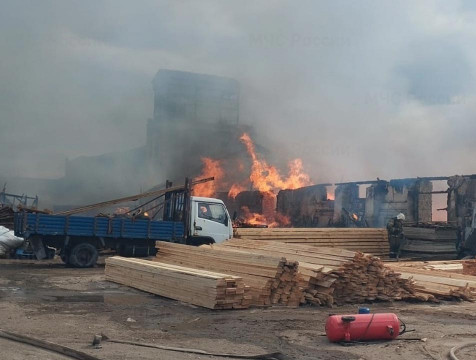 На Тарутинской в Калуге сгорел склад